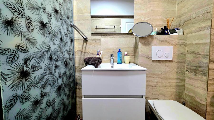 Apartament cu 2 camere semidecomandat, mobilat în Berceni