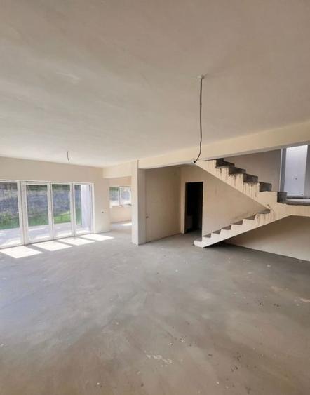 Duplex cu 4 camere cu Canalizare în Dâmbul Rotund