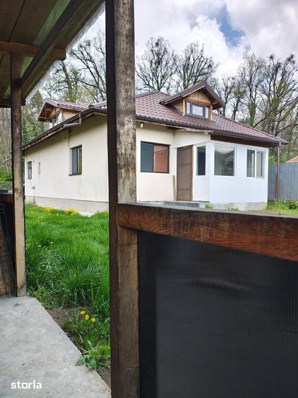 Casă cu 3 camere cu Teren 2370 Mp în Mihăești