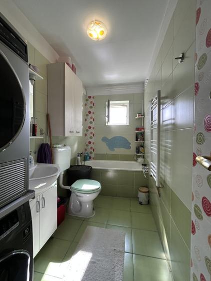 Apartament cu 3 camere decomandat, mobilat în Dâmbovița