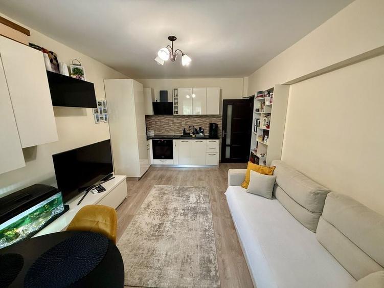 Apartament cu 2 camere decomandat în Costin Georgian