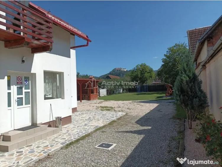 Casă cu 11 camere cu Teren 980 Mp în Central