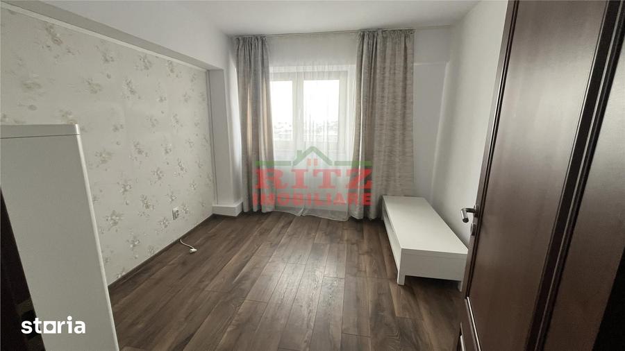 Apartament cu 3 camere decomandat în Crișan