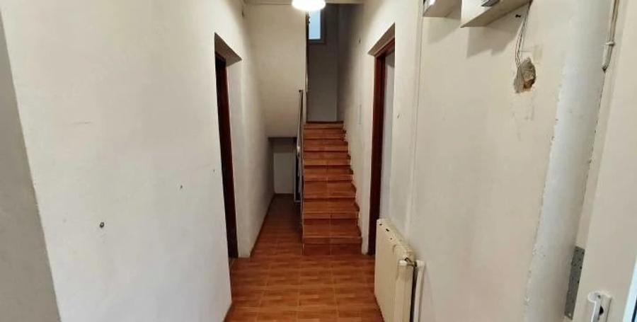 Casă cu 6 camere cu Teren 160 Mp în Dristor