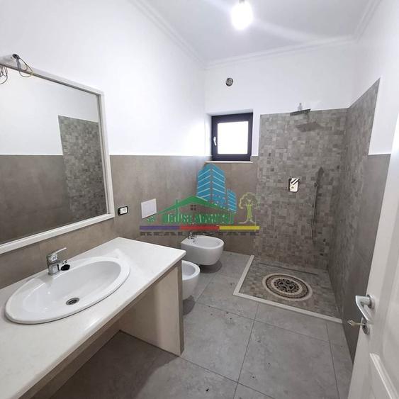 Casă cu 3 camere cu Teren 584 Mp în Obor