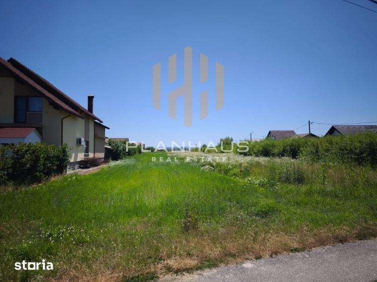 Teren de 4200 mp, în Recea