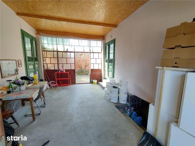 Casă cu 8 camere cu Teren 3800 Mp în Central