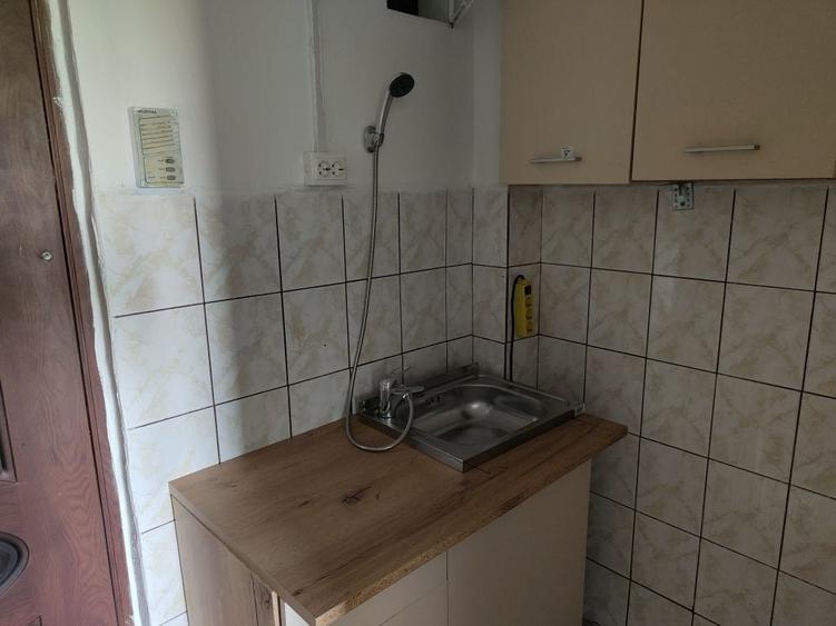 Garsonieră decomandată în Central