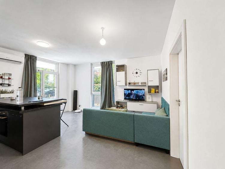 Apartament cu 3 camere decomandat, mobilat în Central