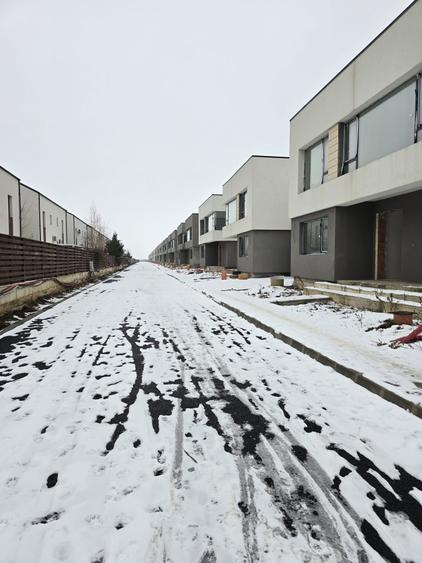 Casă individuală cu 5 camere cu Canalizare în Tunari