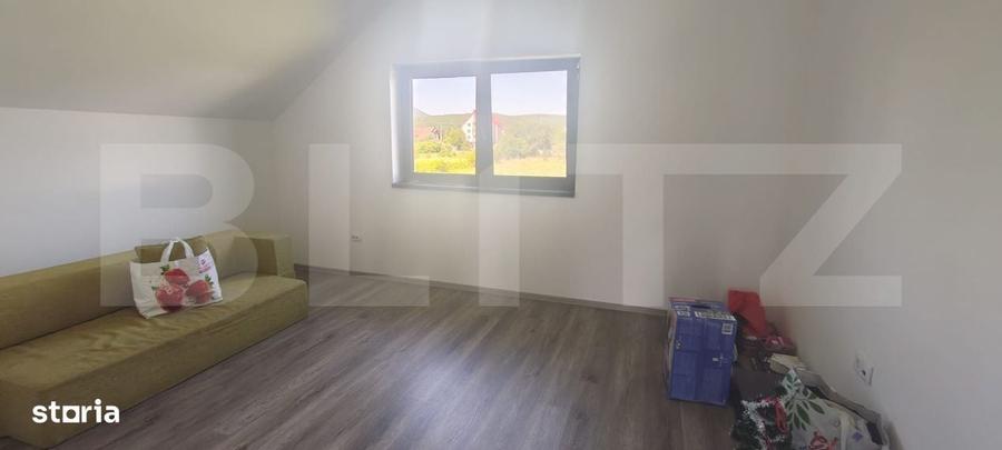 Casă cu 4 camere decomandat în Vânători