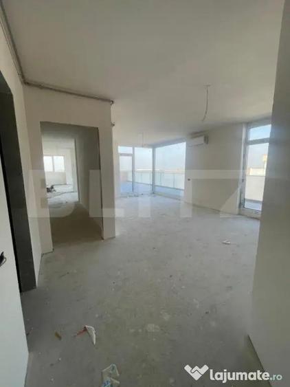 Apartament cu 3 camere semidecomandat în Torontalului