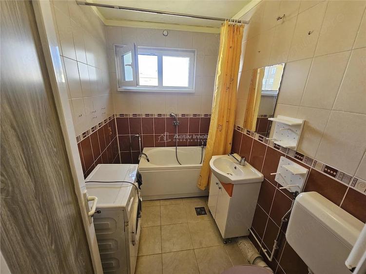 Apartament cu 2 camere semidecomandat în Micro III