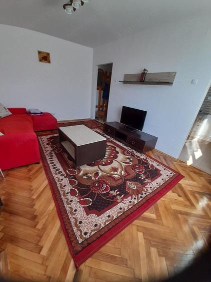 Garsonieră decomandată în Titan