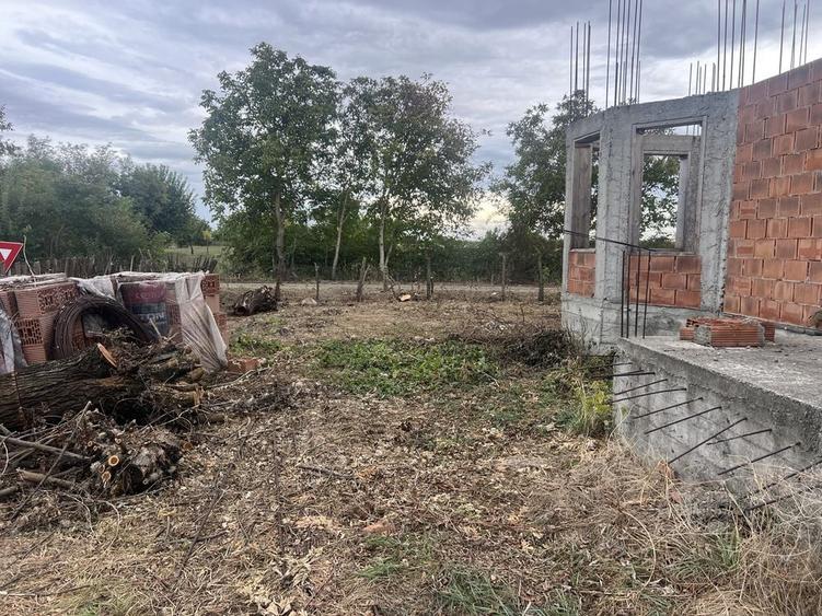 Casă cu 4 camere în Suraia