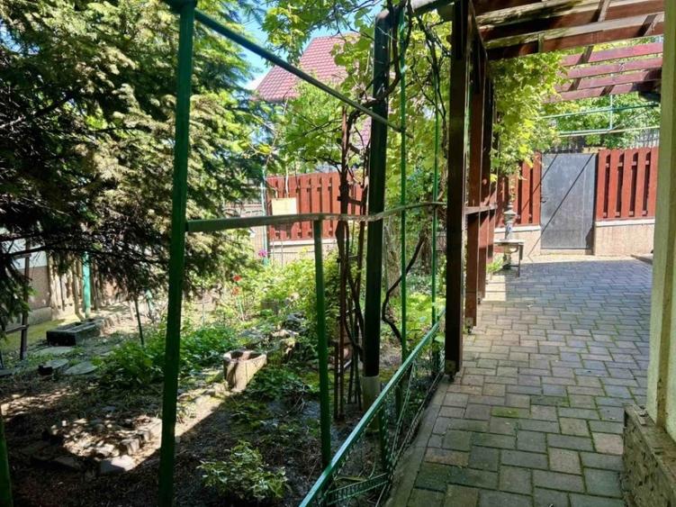 Casă individuală cu 4 camere cu Teren 264 Mp în Central