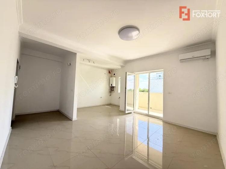 Apartament cu 3 camere semidecomandat în Torontalului