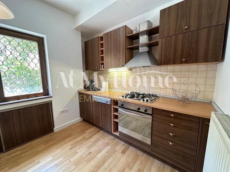 Apartament cu 3 camere decomandat, mobilat în Primăverii