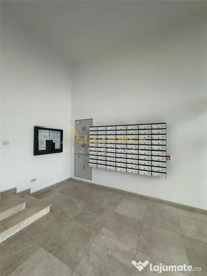 Apartament cu 3 camere semidecomandat în Fundeni