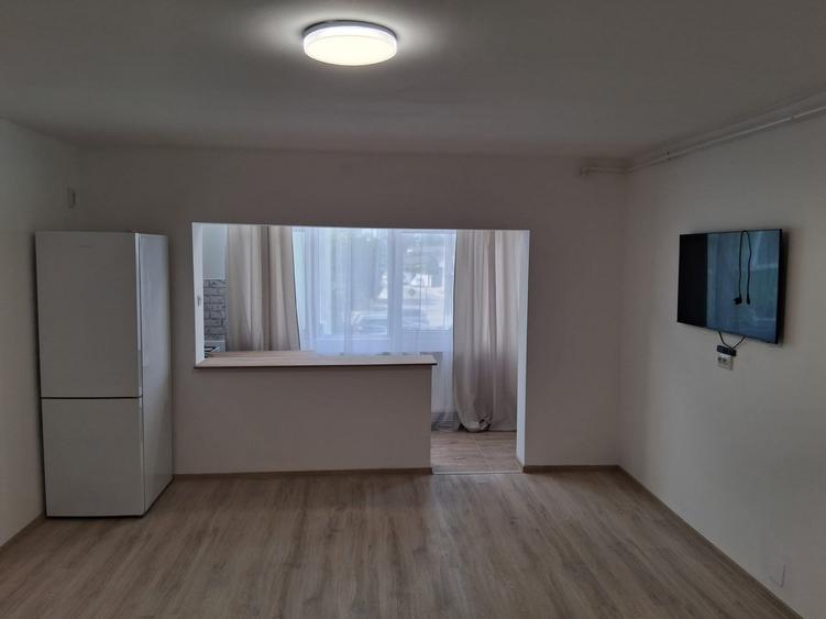 Apartament cu 2 camere semidecomandat, mobilat în 1 Decembrie