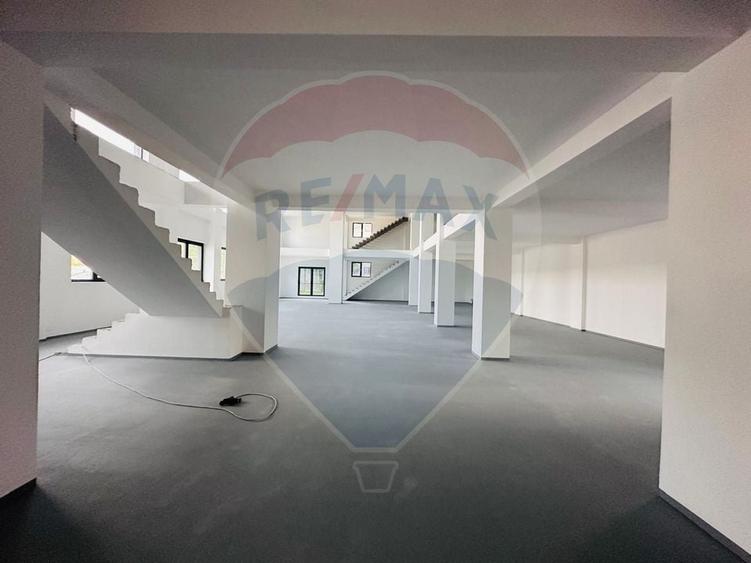 Spațiu comercial, de 970 mp, în Odăi
