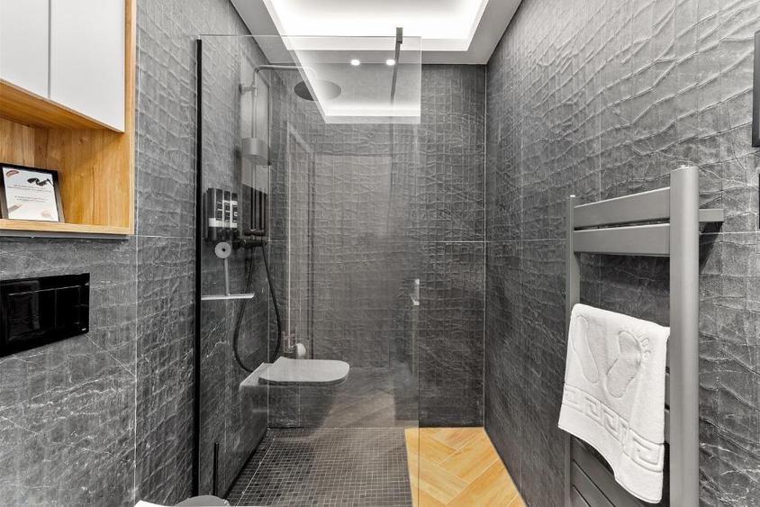 Apartament cu 2 camere decomandat, mobilat în Central