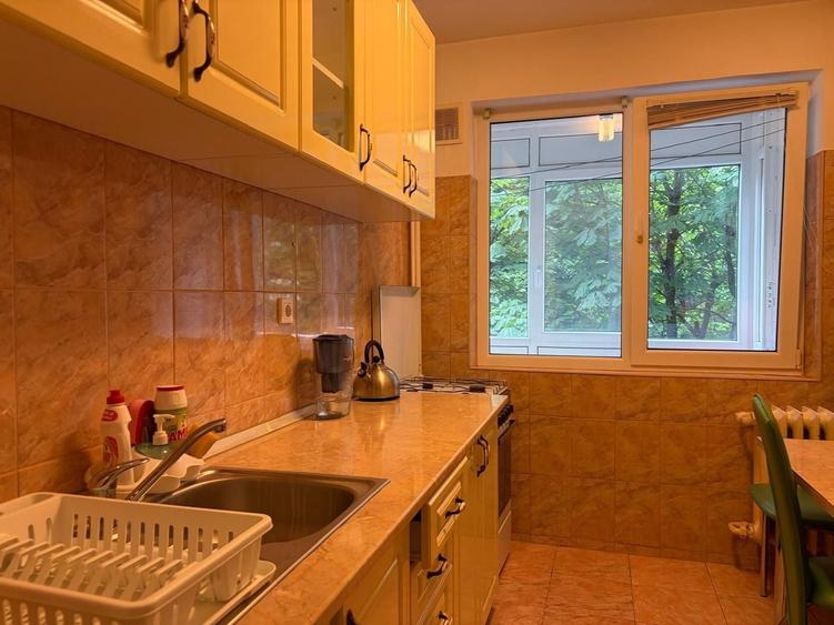 Apartament cu 2 camere semidecomandat, mobilat în Alexandru Obregia