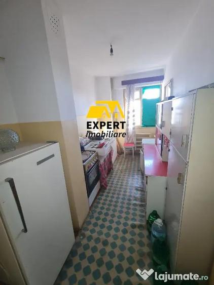 Apartament cu 2 camere decomandat în Viziru 3