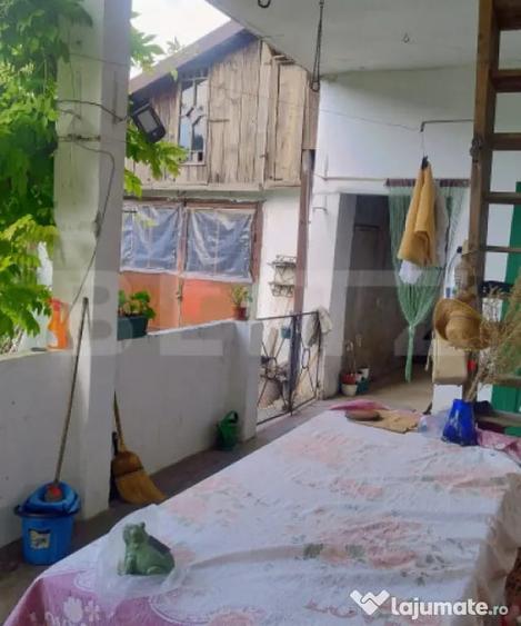 Casă cu 4 camere cu Teren 7729 Mp în Central