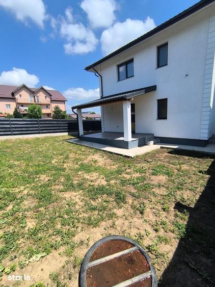 Casă cu 4 camere cu Teren 325 Mp în Valea Adâncă