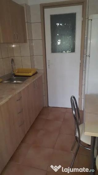 Apartament cu 3 camere semidecomandat în Chibrit