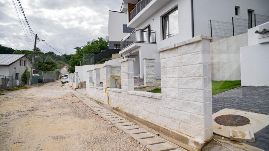 Casă individuală cu 4 camere cu Canalizare în Feleacu