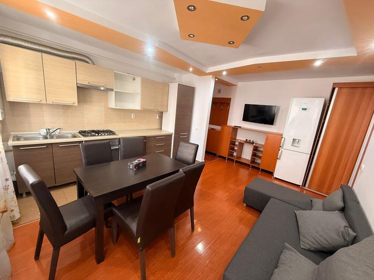 Apartament cu 3 camere semidecomandat în Florești
