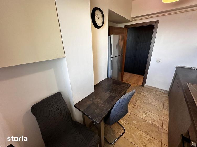 Apartament cu 2 camere, mobilat în Regie