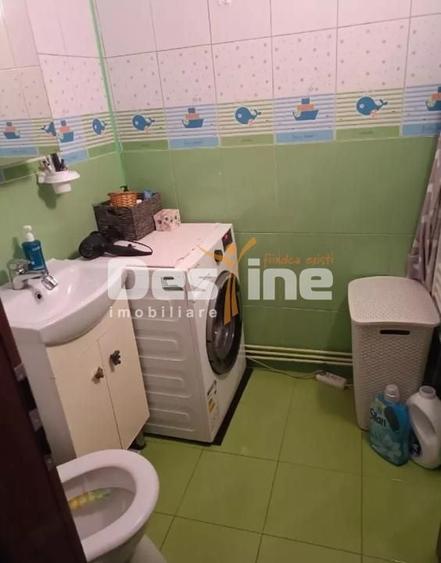 Apartament cu 3 camere decomandat, mobilat în Dâmbovița
