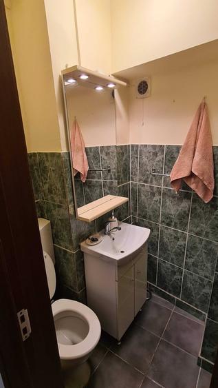 Apartament cu 3 camere semidecomandat în Universitate