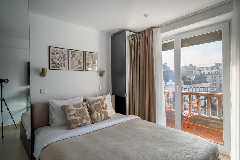 Apartament cu 3 camere semidecomandat în Universitate