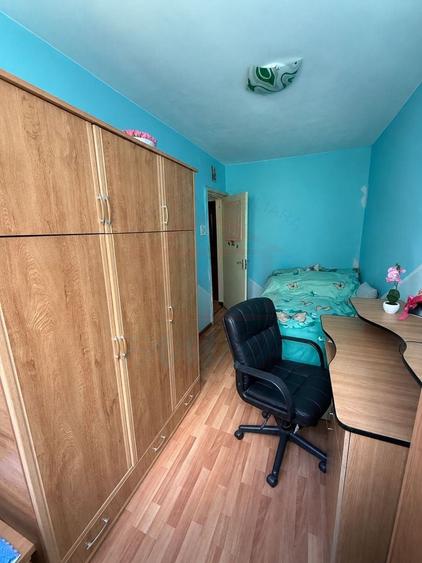 Apartament cu 3 camere semidecomandat în Micro 19