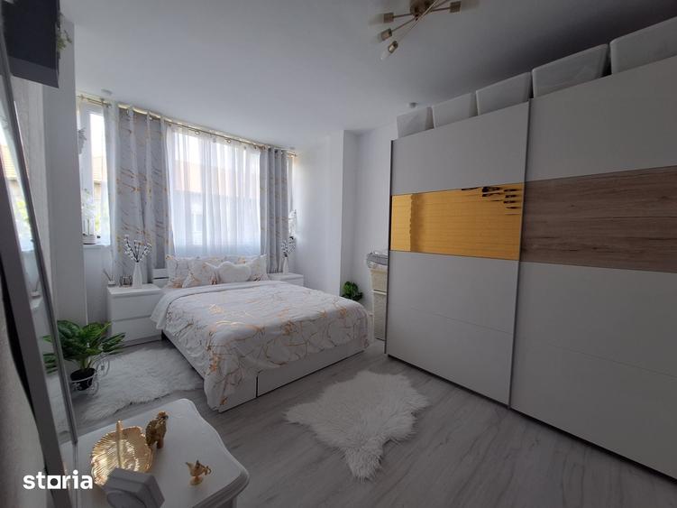 Apartament cu 3 camere semidecomandat în Girocului