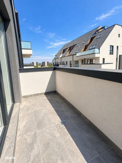 Apartament cu 3 camere decomandat în Tractorul