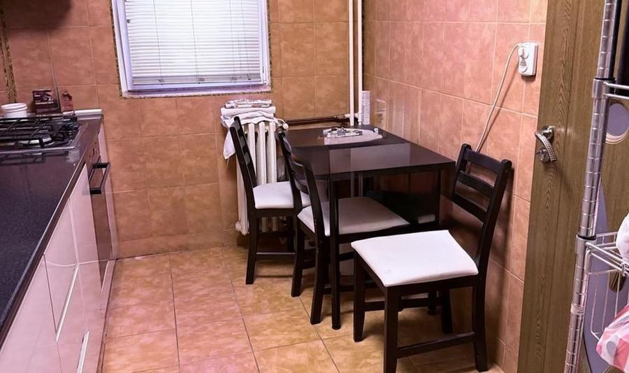 Apartament cu 3 camere decomandat în Drumul Taberei