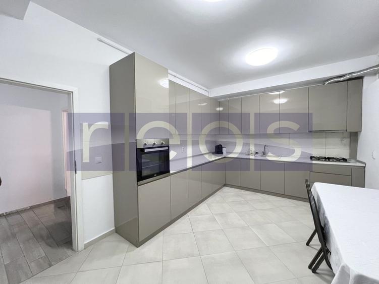 Apartament cu 3 camere decomandat în 1 Mai