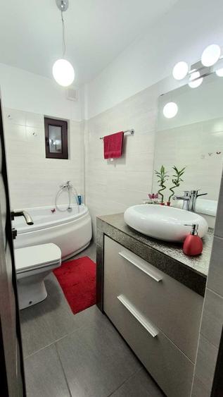 Apartament cu 3 camere decomandat, mobilat în Exterior Vest