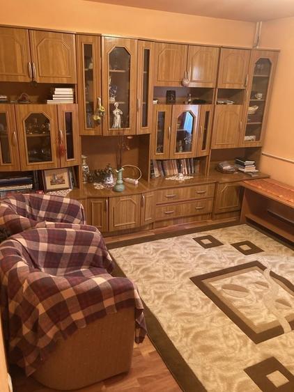 Apartament cu 3 camere decomandat în Crihala