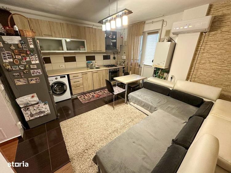 Apartament cu 3 camere decomandat în Titan