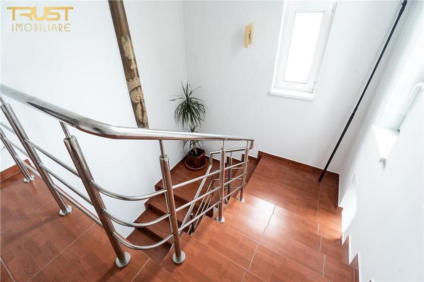 Apartament cu 9 camere semidecomandat în Central