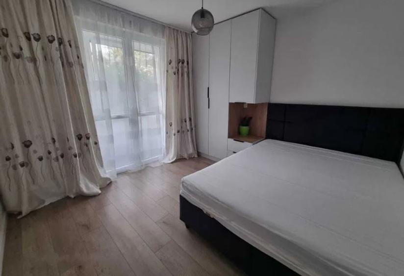 Apartament cu 3 camere semidecomandat, mobilat în Parcul Circului