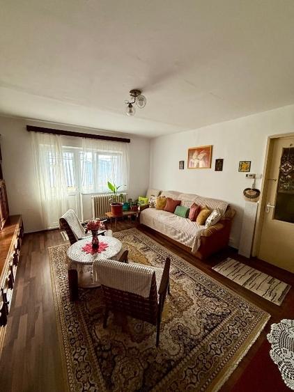 Apartament cu 3 camere decomandat în Lenin