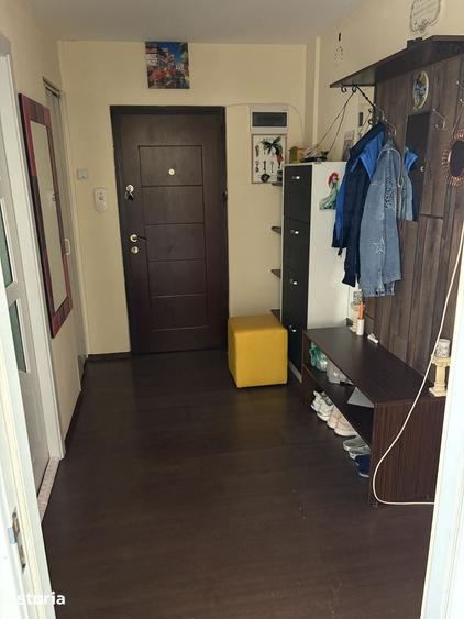 Apartament cu 3 camere decomandat în Giurgiului