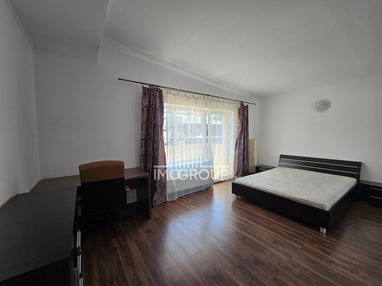 Apartament cu 3 camere semidecomandat, mobilat în Zorilor